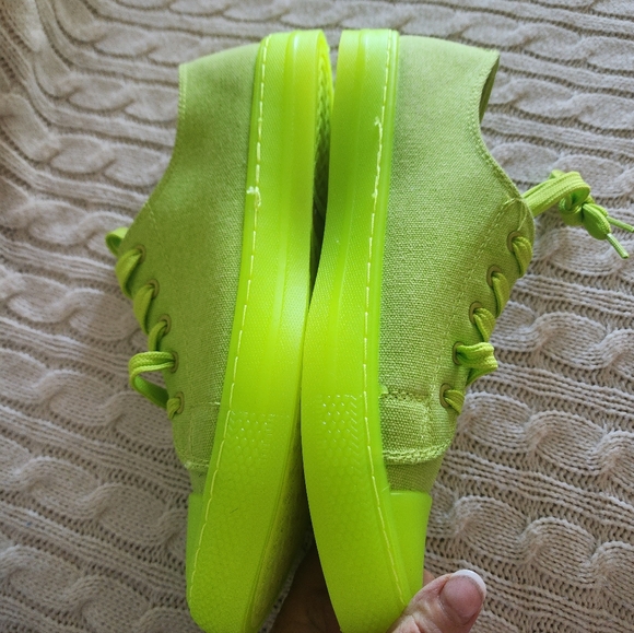 NWT.Rouge Helium Vibrant Lime  Sneakers - Picture 6 of 9